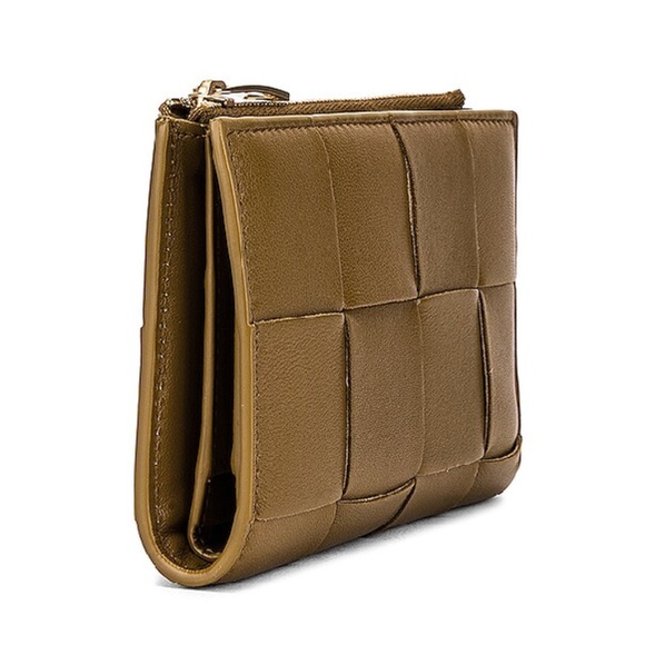 Bottega Veneta Medium Cassette Bi-Fold Zip Wallet - Picture 2 of 8